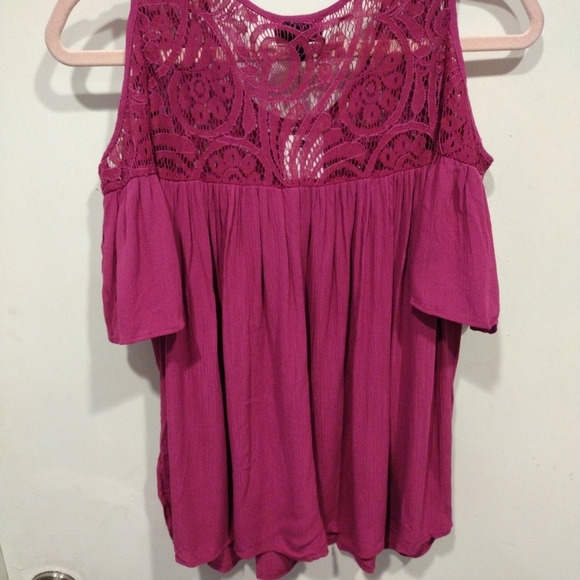 NWT a.n.a. Women's Fuchsia Lace Bodice Cold Shoulder Top Sz M-Boho Barbiecore - Picture 8 of 8